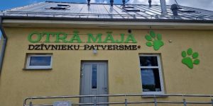 Ēka otrā māja dzīvnieku patversme