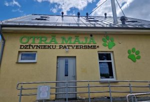 Ēka otrā māja dzīvnieku patversme