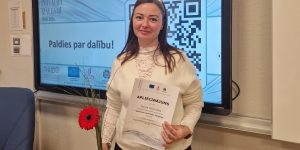 Marina ar puķi un apliecinājumu