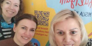 Skolotāja Oksana selfijs ar vides dienu viesiem