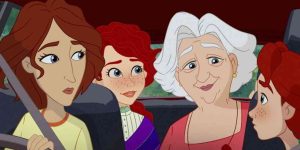 Kadrs no filmas "Meitene dzinējsuns", kur ģimene sarunājas automašīnā